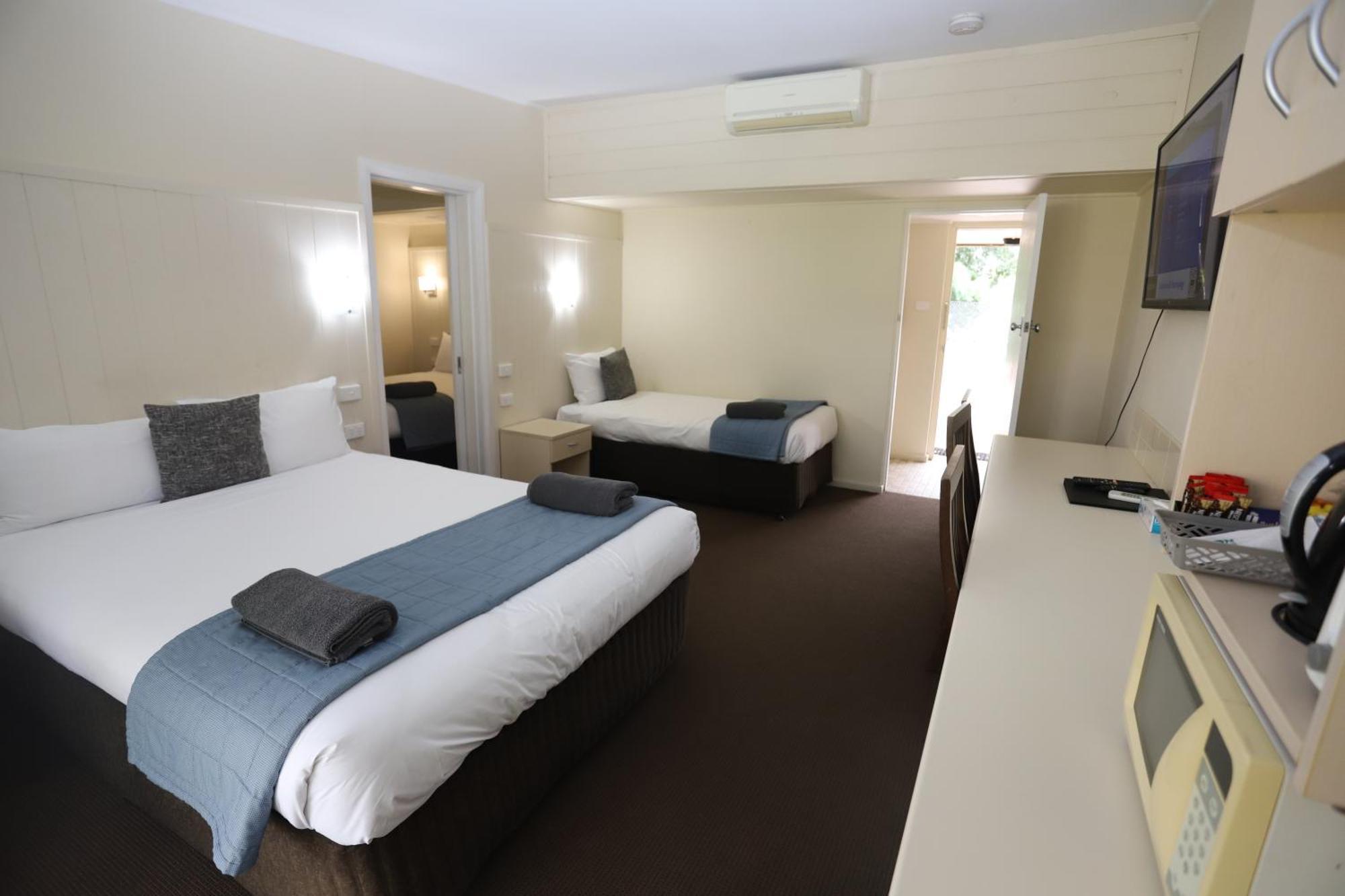 Sleepy Hill Motor Inn Raymond Terrace Exterior foto